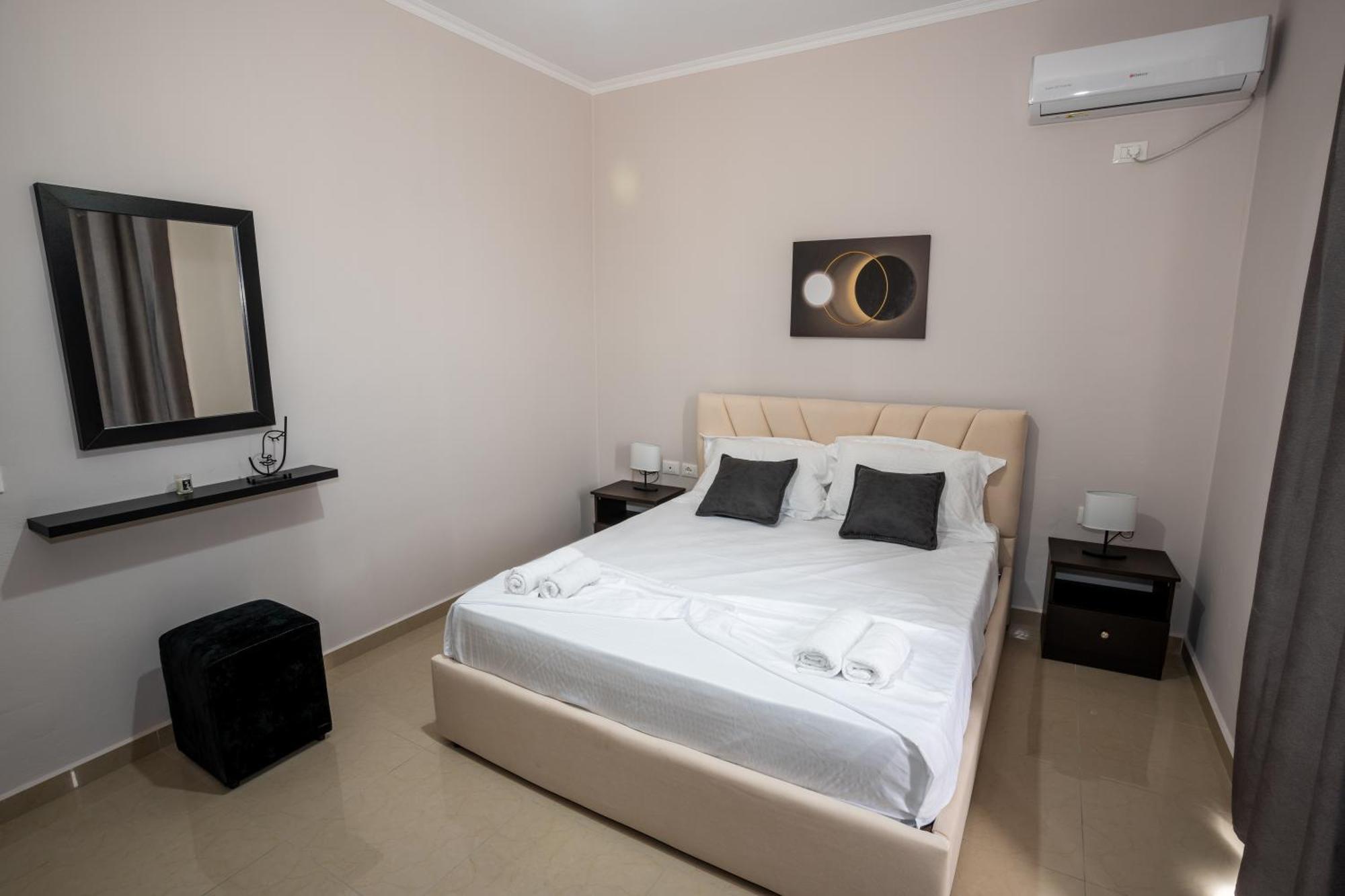 A&V Apartments Sarande Bagian luar foto