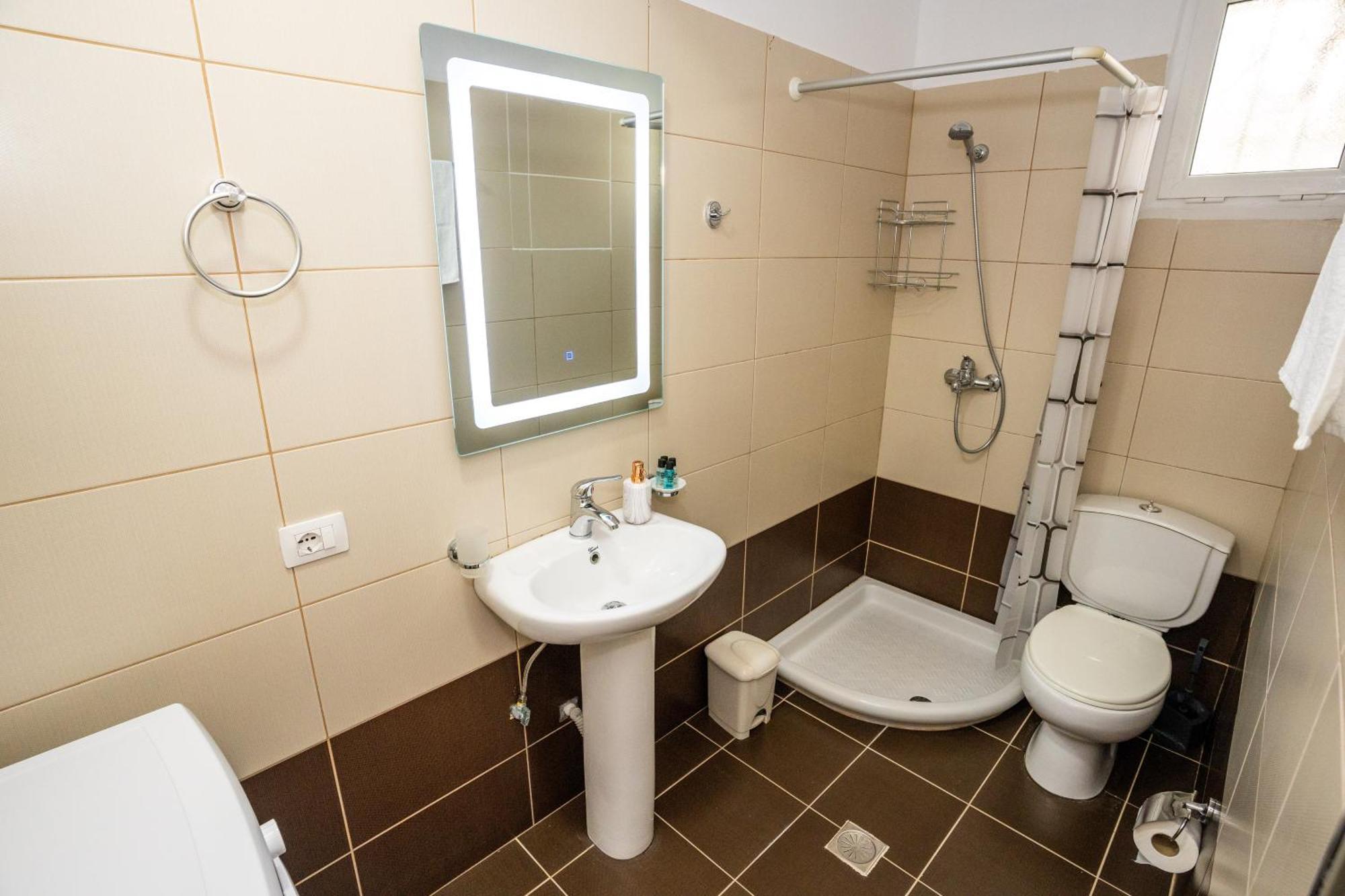 A&V Apartments Sarande Bagian luar foto