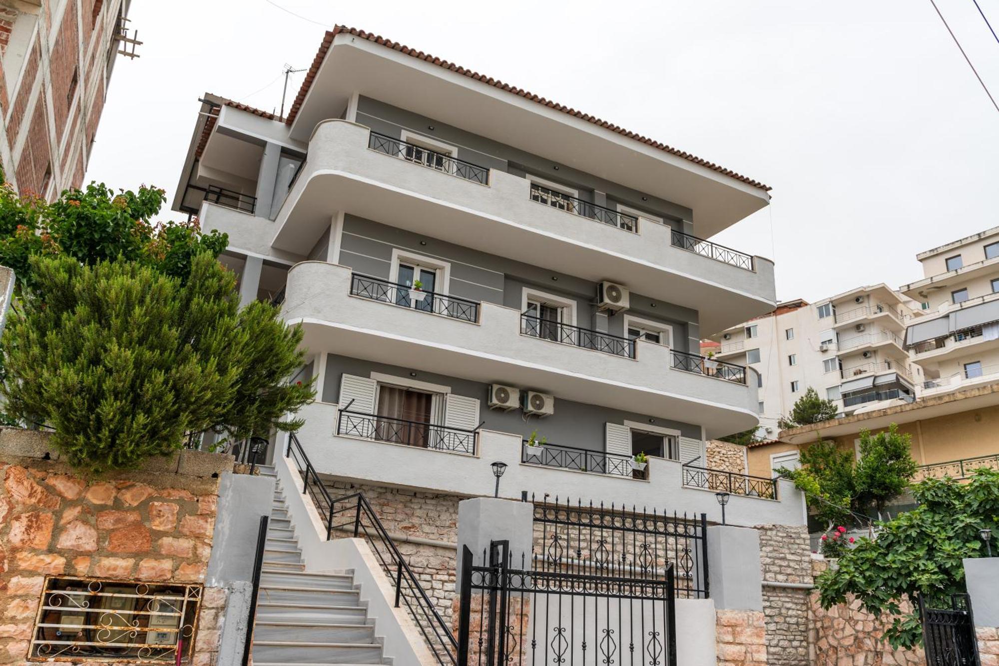 A&V Apartments Sarande Bagian luar foto